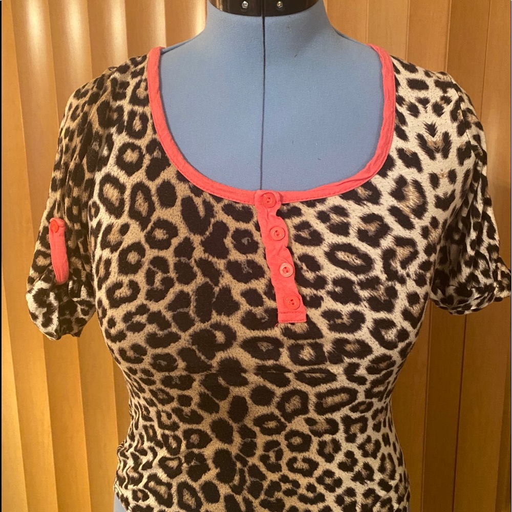 Leopard print top w/ coral colored trim.